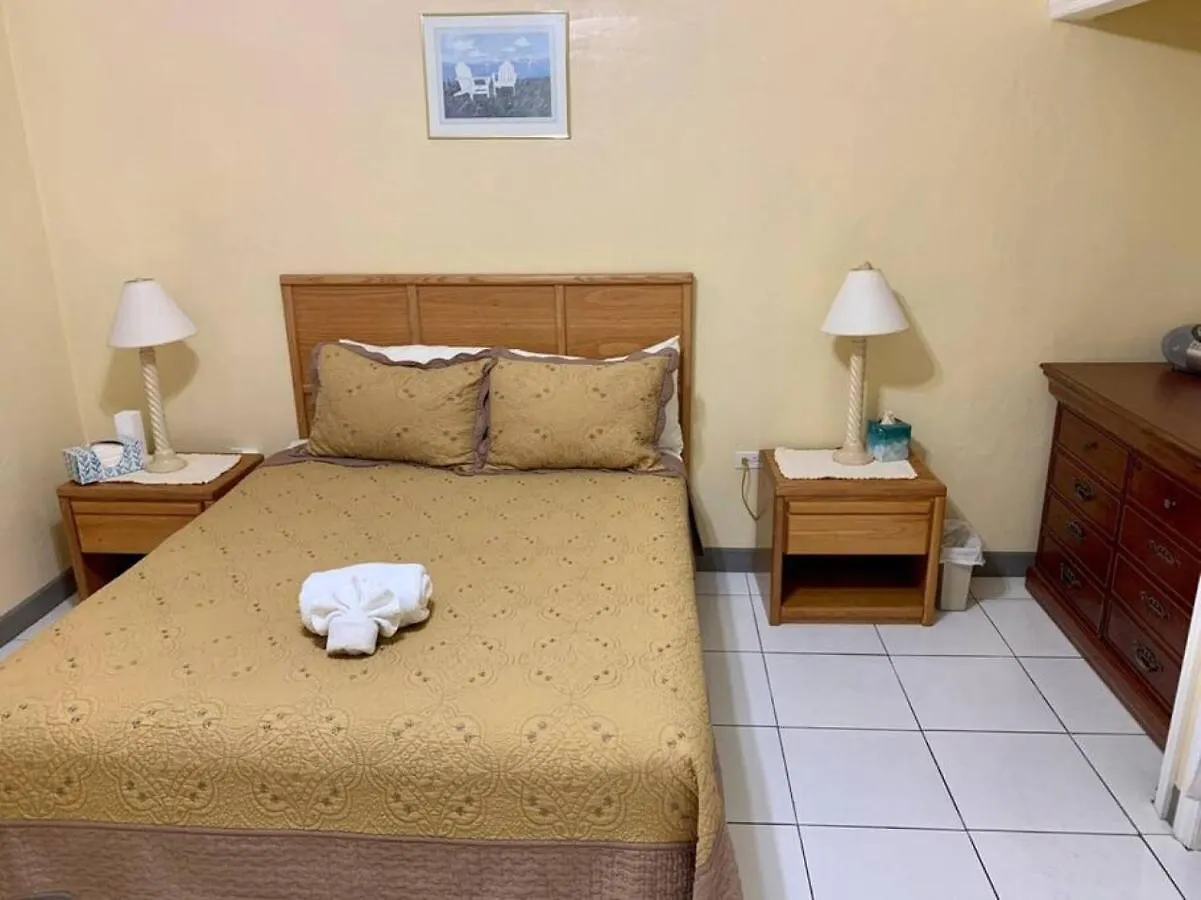 Suite 2A, Blue Pavilion - Steps To Seven Mile Beach -Value, Service, Comfort West Bay 0*,