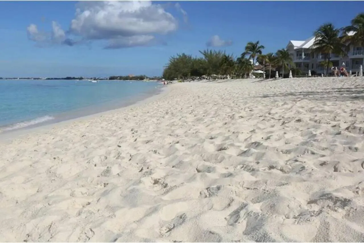 Suite 2A, Blue Pavilion - Steps To Seven Mile Beach -Value, Service, Comfort West Bay Cayman Islands