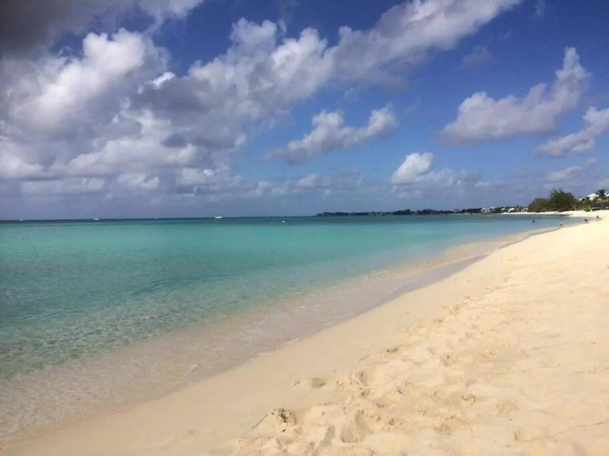 Suite 2A, Blue Pavilion - Steps To Seven Mile Beach -Value, Service, Comfort West Bay 0*,